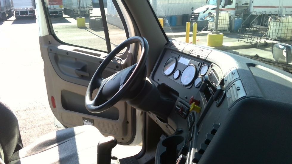 Day Cab Tractor-Heavy Duty Tractors-Freightliner-2020-Cascadia 11364ST-Tracy-CA-308,384\n\t\tmiles-$ 44,000 - Image 14