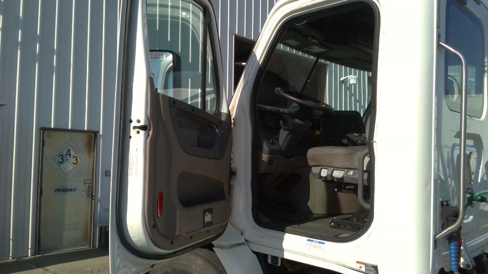 Day Cab Tractor-Heavy Duty Tractors-Freightliner-2020-Cascadia 11364ST-Tracy-CA-308,384\n\t\tmiles-$ 44,000 - Image 9