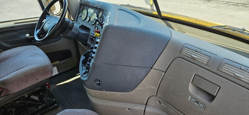 Day Cab Tractor-Heavy Duty Tractors-Freightliner-2020-Cascadia 11364ST-Tulsa-OK-305,437\n\t\tmiles-$ 45,250 - Image 13