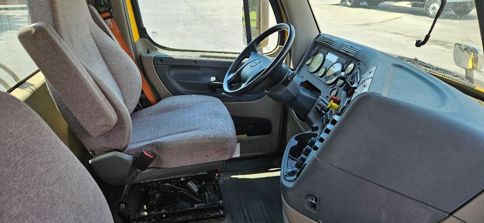 Day Cab Tractor-Heavy Duty Tractors-Freightliner-2020-Cascadia 11364ST-Tulsa-OK-305,437\n\t\tmiles-$ 45,250 - Image 14