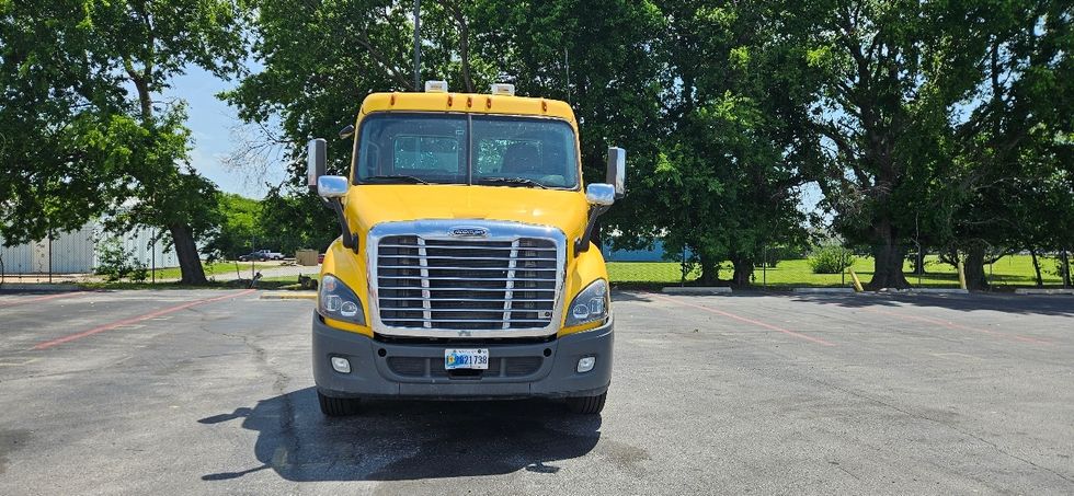 Day Cab Tractor-Heavy Duty Tractors-Freightliner-2020-Cascadia 11364ST-Tulsa-OK-305,437\n\t\tmiles-$ 45,250 - Image 2