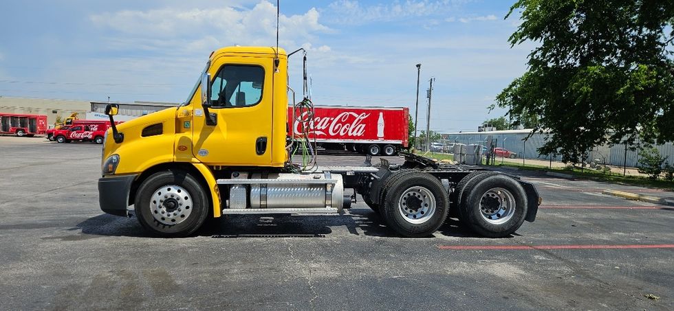 Day Cab Tractor-Heavy Duty Tractors-Freightliner-2020-Cascadia 11364ST-Tulsa-OK-305,437\n\t\tmiles-$ 45,250 - Image 4
