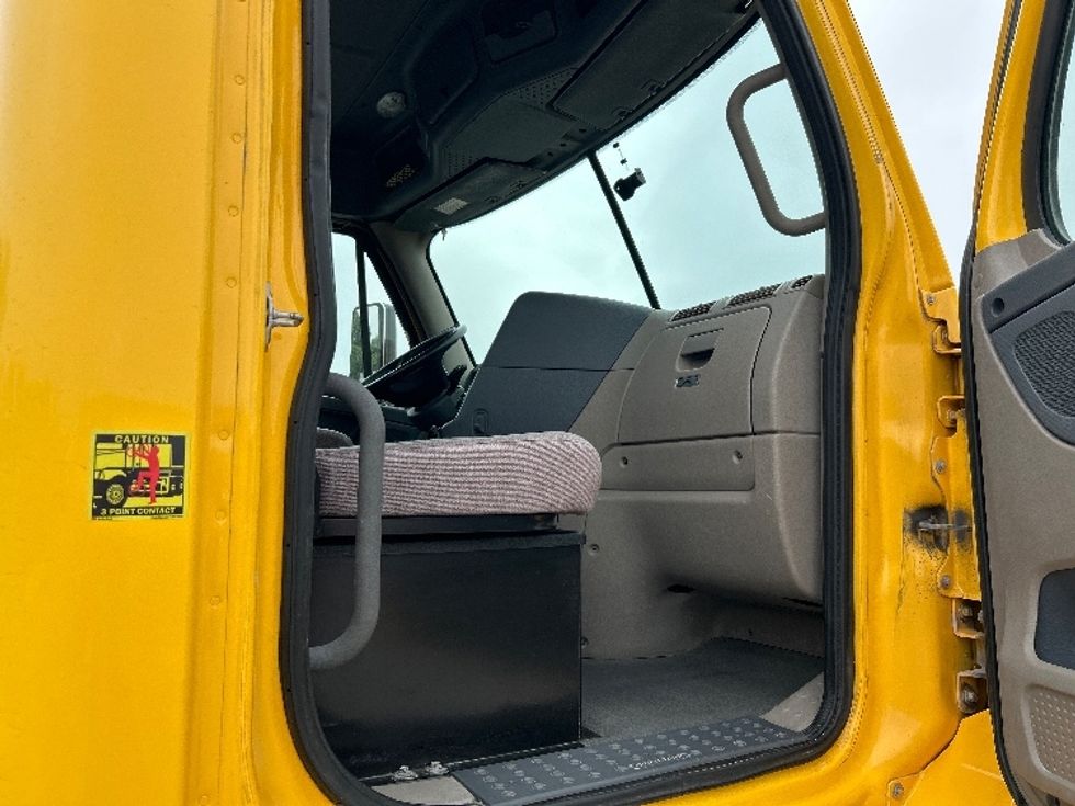 Day Cab Tractor-Heavy Duty Tractors-Freightliner-2020-Cascadia 11364ST-Tulsa-OK-494,623\n\t\tmiles-$ 31,250 - Image 12
