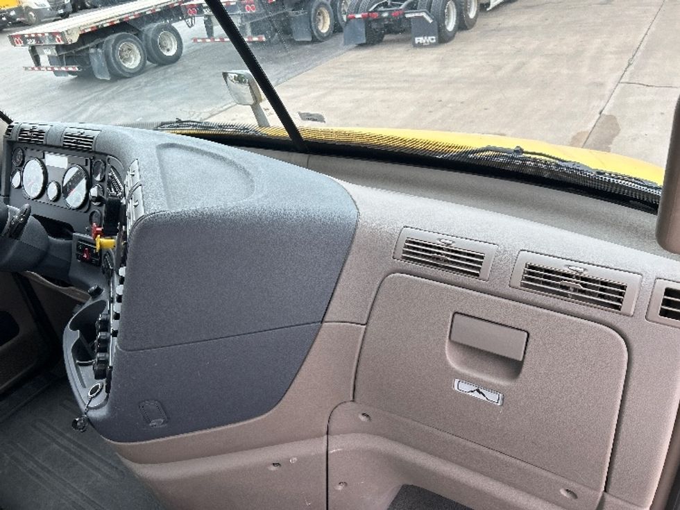 Day Cab Tractor-Heavy Duty Tractors-Freightliner-2020-Cascadia 11364ST-Tulsa-OK-494,623\n\t\tmiles-$ 31,250 - Image 13