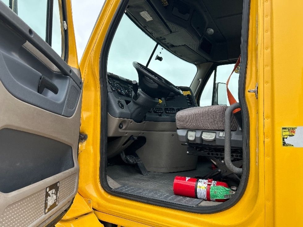 Day Cab Tractor-Heavy Duty Tractors-Freightliner-2020-Cascadia 11364ST-Tulsa-OK-494,623\n\t\tmiles-$ 31,250 - Image 9