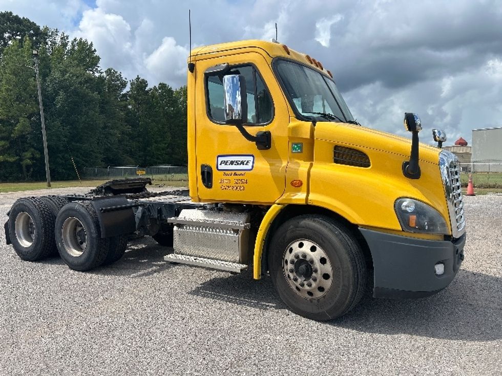 Day Cab Tractor-Heavy Duty Tractors-Freightliner-2020-Cascadia 11364ST-Tuscaloosa-AL-533,373\n\t\tmiles-$ 32,250 - Image 1