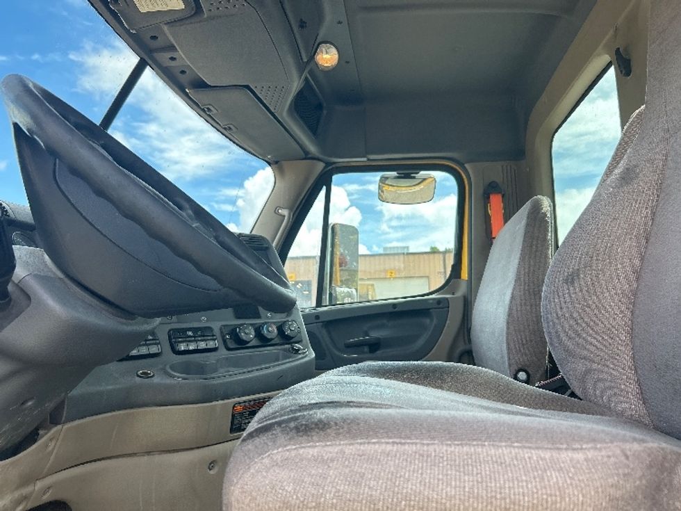 Day Cab Tractor-Heavy Duty Tractors-Freightliner-2020-Cascadia 11364ST-Tuscaloosa-AL-533,373\n\t\tmiles-$ 32,250 - Image 10