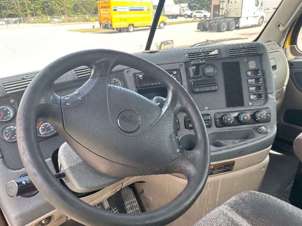 Day Cab Tractor-Heavy Duty Tractors-Freightliner-2020-Cascadia 11364ST-Tuscaloosa-AL-533,373\n\t\tmiles-$ 32,250 - Image 11