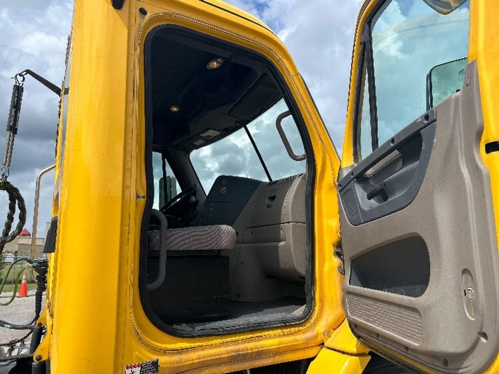 Day Cab Tractor-Heavy Duty Tractors-Freightliner-2020-Cascadia 11364ST-Tuscaloosa-AL-533,373\n\t\tmiles-$ 32,250 - Image 12