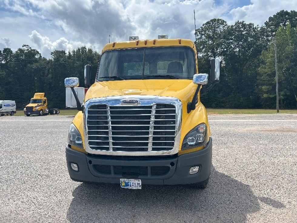 Day Cab Tractor-Heavy Duty Tractors-Freightliner-2020-Cascadia 11364ST-Tuscaloosa-AL-533,373\n\t\tmiles-$ 32,250 - Image 2