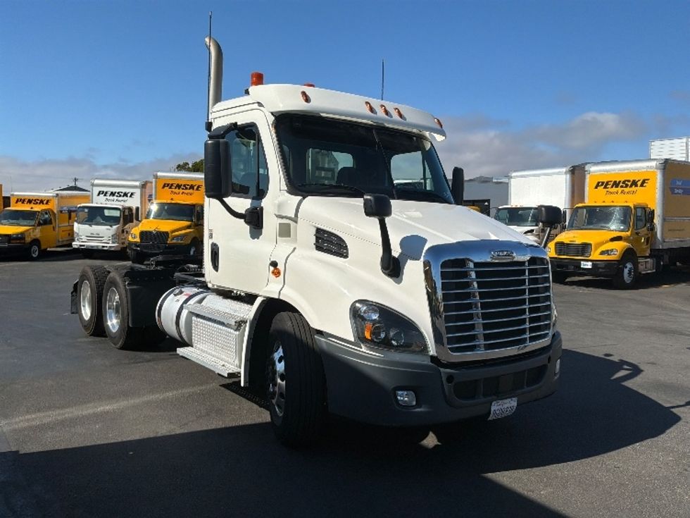 Day Cab Tractor-Heavy Duty Tractors-Freightliner-2020-Cascadia 11364ST-West Sacramento-CA-62,227\n\t\tmiles-$ 63,500 - Image 1