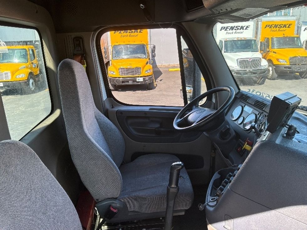 Day Cab Tractor-Heavy Duty Tractors-Freightliner-2020-Cascadia 11364ST-West Sacramento-CA-62,227\n\t\tmiles-$ 63,500 - Image 14