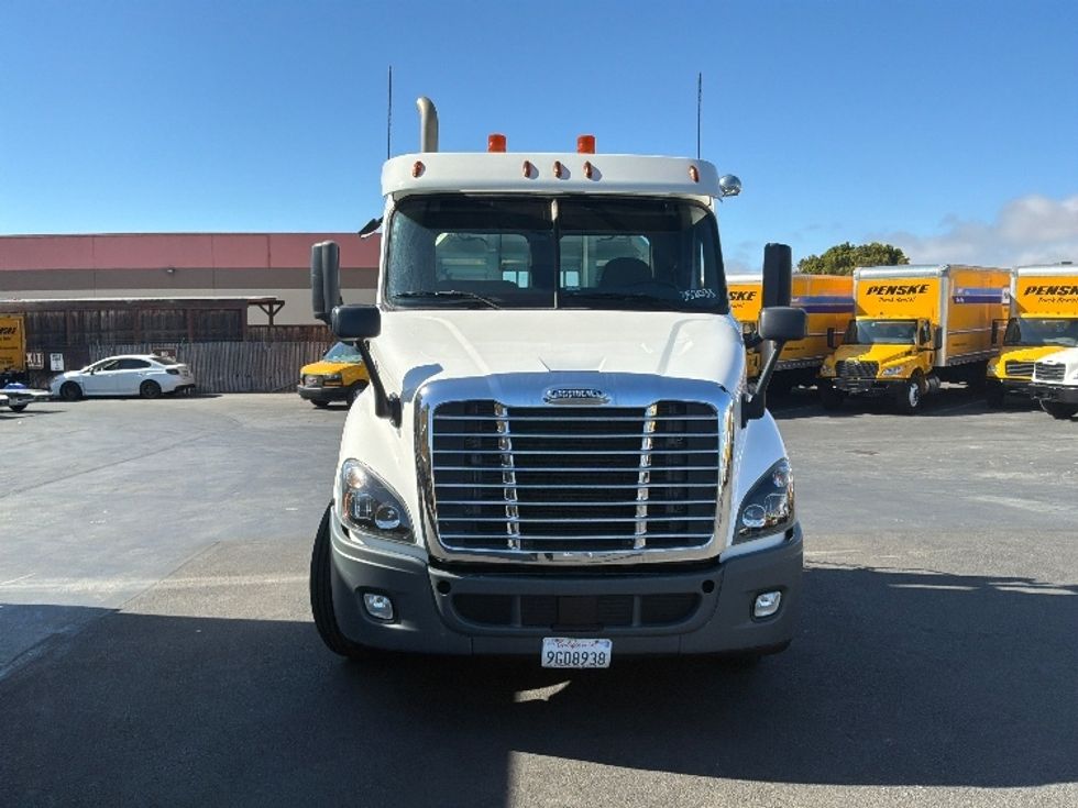 Day Cab Tractor-Heavy Duty Tractors-Freightliner-2020-Cascadia 11364ST-West Sacramento-CA-62,227\n\t\tmiles-$ 63,500 - Image 2
