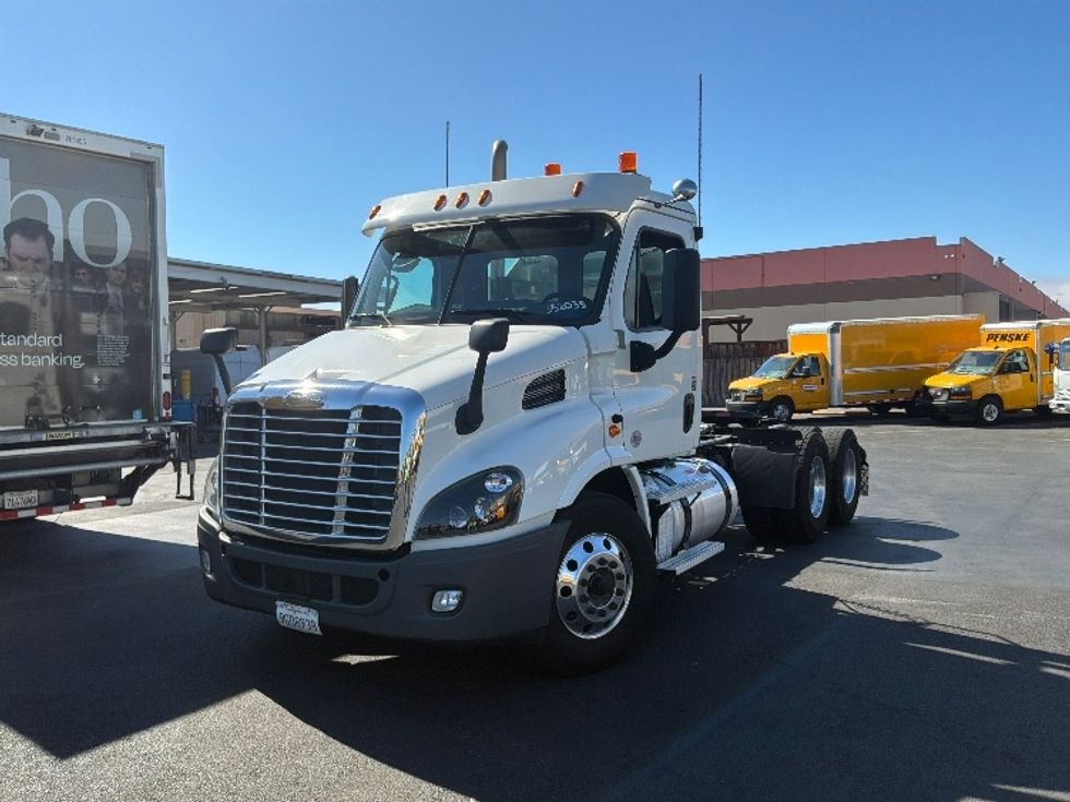 Day Cab Tractor-Heavy Duty Tractors-Freightliner-2020-Cascadia 11364ST-West Sacramento-CA-62,227\n\t\tmiles-$ 63,500 - Image 3