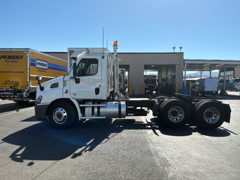 Day Cab Tractor-Heavy Duty Tractors-Freightliner-2020-Cascadia 11364ST-West Sacramento-CA-62,227\n\t\tmiles-$ 63,500 - Image 4
