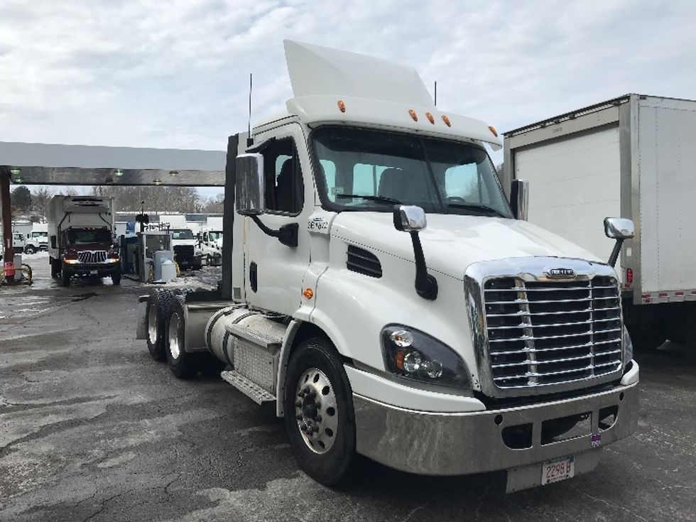 Day Cab Tractor-Heavy Duty Tractors-Freightliner-2020-Cascadia 11364ST-Westfield-MA-207,202\n\t\tmiles-$ 53,250 - Image 1