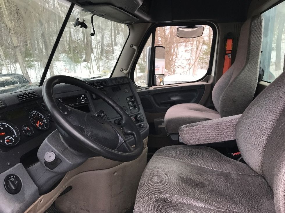 Day Cab Tractor-Heavy Duty Tractors-Freightliner-2020-Cascadia 11364ST-Westfield-MA-207,202\n\t\tmiles-$ 53,250 - Image 10