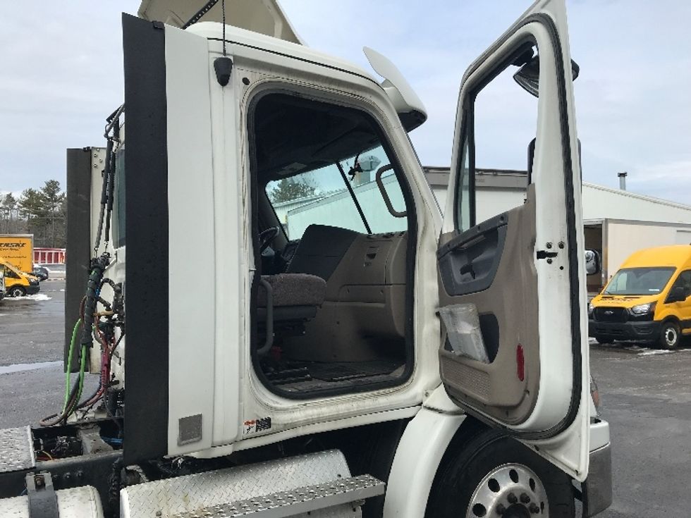 Day Cab Tractor-Heavy Duty Tractors-Freightliner-2020-Cascadia 11364ST-Westfield-MA-207,202\n\t\tmiles-$ 53,250 - Image 12