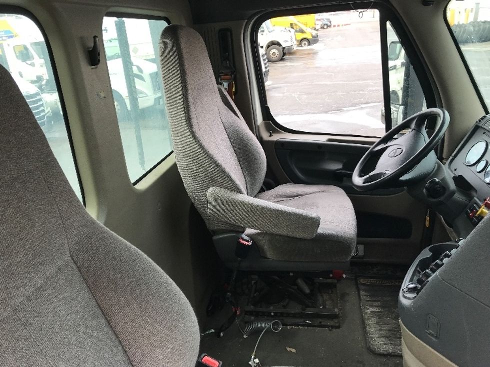 Day Cab Tractor-Heavy Duty Tractors-Freightliner-2020-Cascadia 11364ST-Westfield-MA-207,202\n\t\tmiles-$ 53,250 - Image 14