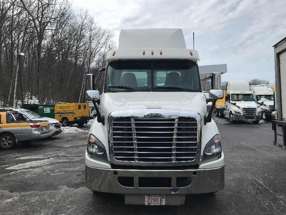 Day Cab Tractor-Heavy Duty Tractors-Freightliner-2020-Cascadia 11364ST-Westfield-MA-207,202\n\t\tmiles-$ 53,250 - Image 2