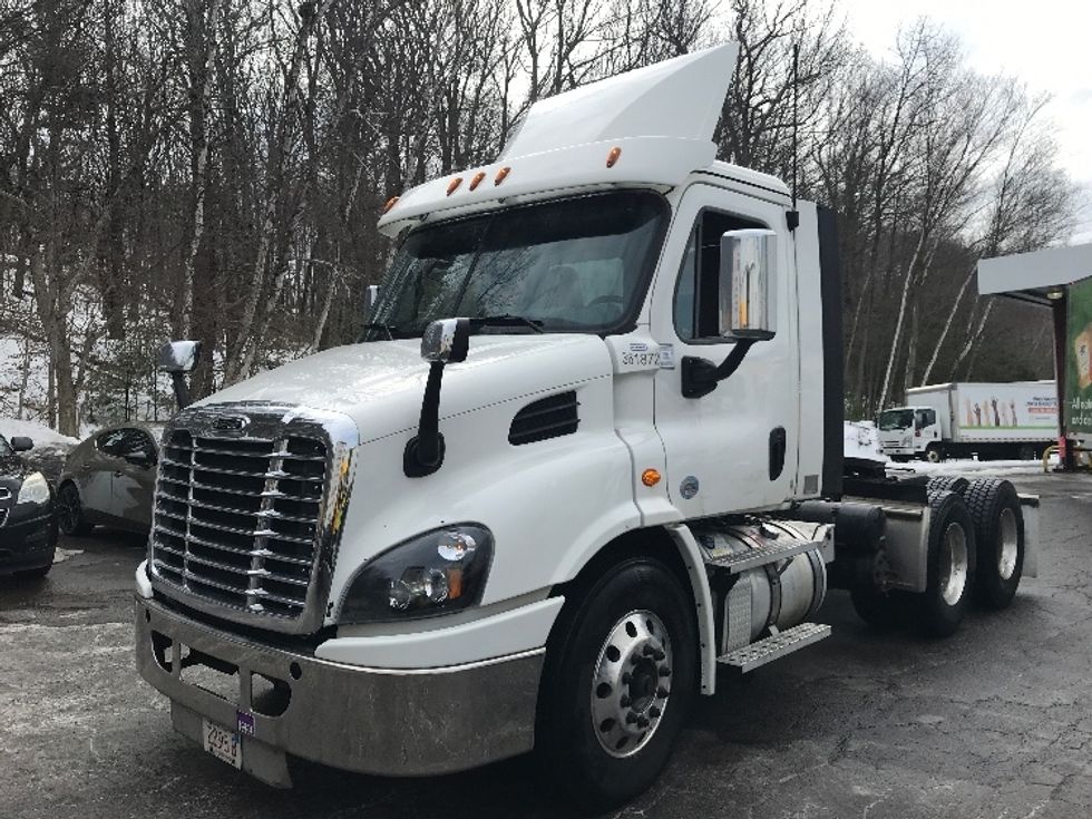 Day Cab Tractor-Heavy Duty Tractors-Freightliner-2020-Cascadia 11364ST-Westfield-MA-207,202\n\t\tmiles-$ 53,250 - Image 3