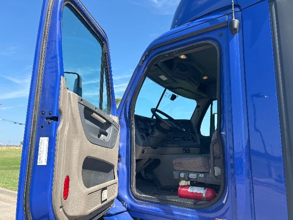 Day Cab Tractor-Heavy Duty Tractors-Freightliner-2020-Cascadia 11364ST-Wichita-KS-424,836\n\t\tmiles-$ 48,250 - Image 9