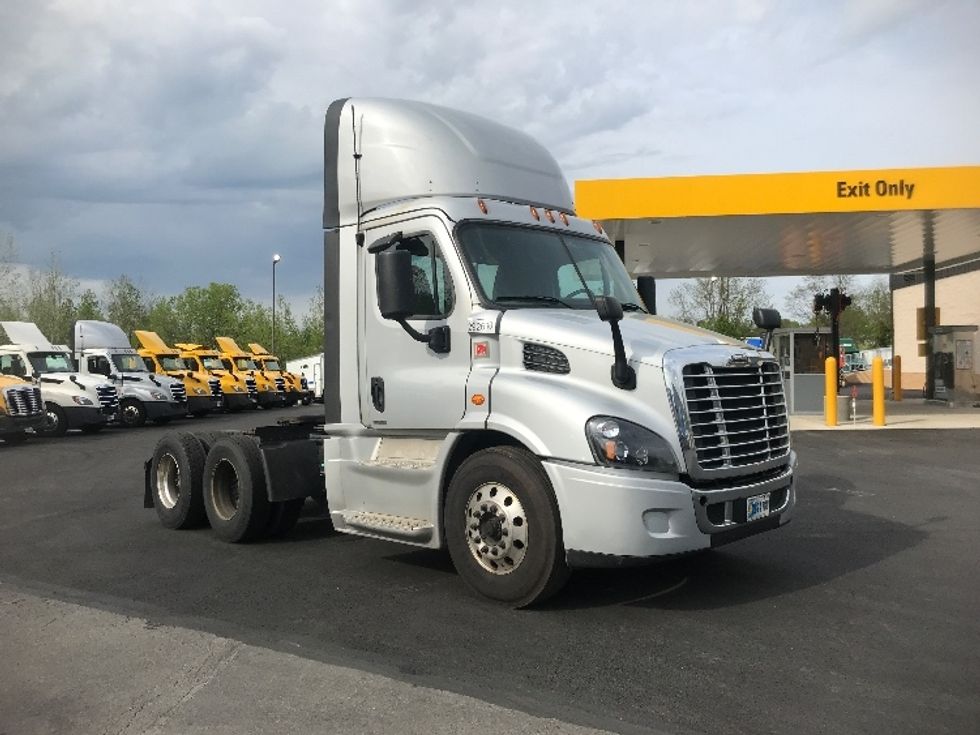 Day Cab Tractor-Heavy Duty Tractors-Freightliner-2020-Cascadia 11364ST-Wilkes Barre-PA-475,438\n\t\tmiles-$ 48,000 - Image 1