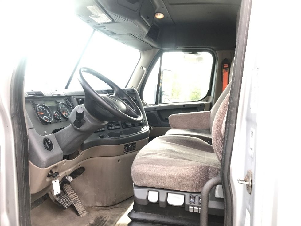 Day Cab Tractor-Heavy Duty Tractors-Freightliner-2020-Cascadia 11364ST-Wilkes Barre-PA-475,438\n\t\tmiles-$ 48,000 - Image 10