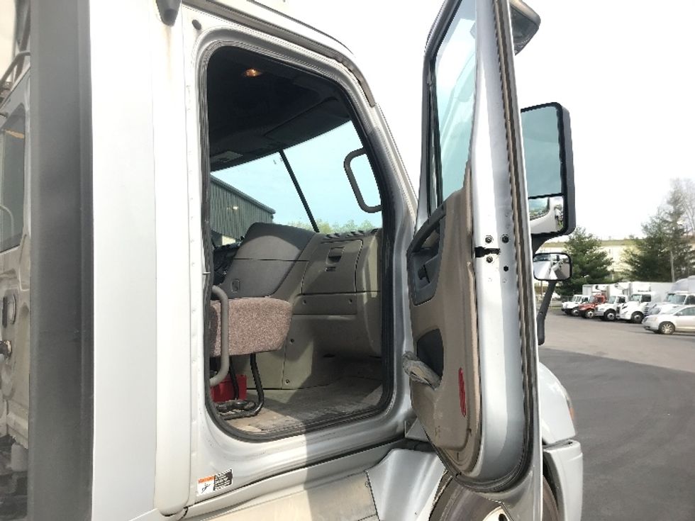 Day Cab Tractor-Heavy Duty Tractors-Freightliner-2020-Cascadia 11364ST-Wilkes Barre-PA-475,438\n\t\tmiles-$ 48,000 - Image 12