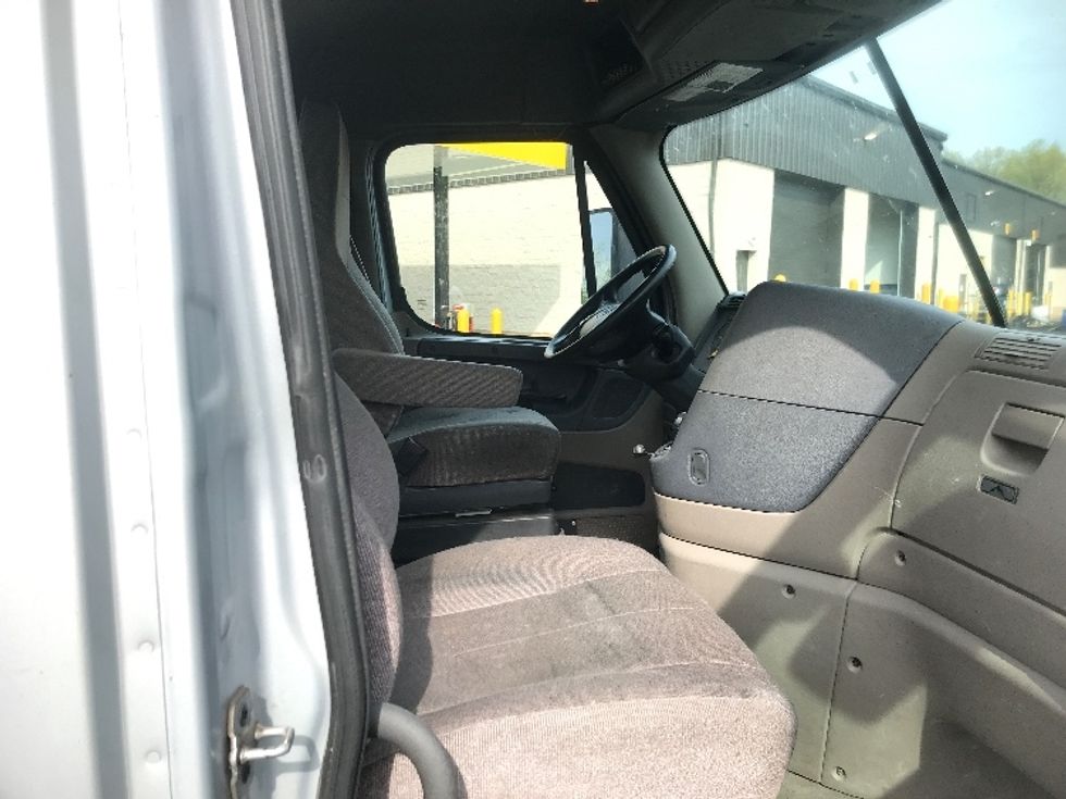 Day Cab Tractor-Heavy Duty Tractors-Freightliner-2020-Cascadia 11364ST-Wilkes Barre-PA-475,438\n\t\tmiles-$ 48,000 - Image 14