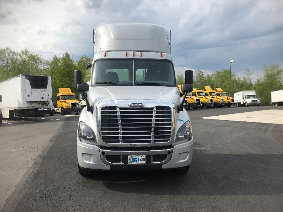 Day Cab Tractor-Heavy Duty Tractors-Freightliner-2020-Cascadia 11364ST-Wilkes Barre-PA-475,438\n\t\tmiles-$ 48,000 - Image 2