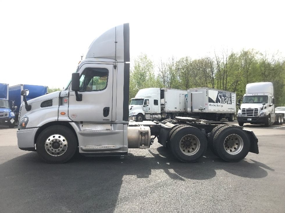 Day Cab Tractor-Heavy Duty Tractors-Freightliner-2020-Cascadia 11364ST-Wilkes Barre-PA-475,438\n\t\tmiles-$ 48,000 - Image 4
