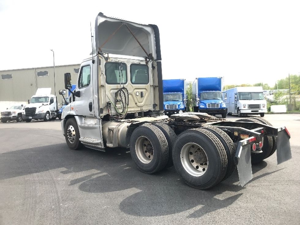 Day Cab Tractor-Heavy Duty Tractors-Freightliner-2020-Cascadia 11364ST-Wilkes Barre-PA-475,438\n\t\tmiles-$ 48,000 - Image 5