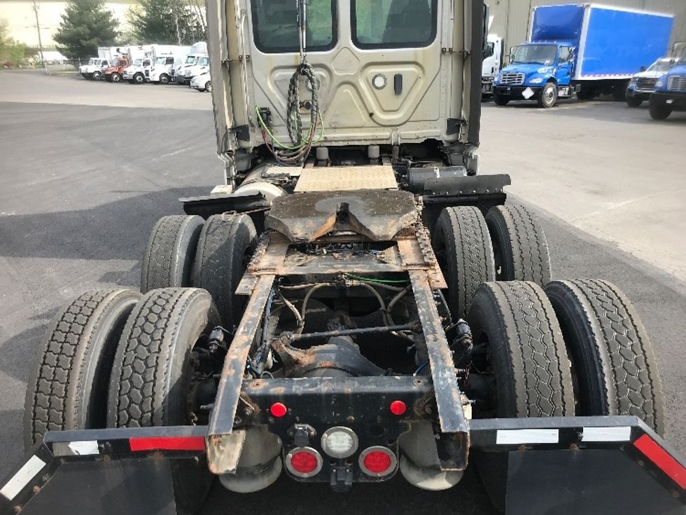 Day Cab Tractor-Heavy Duty Tractors-Freightliner-2020-Cascadia 11364ST-Wilkes Barre-PA-475,438\n\t\tmiles-$ 48,000 - Image 6