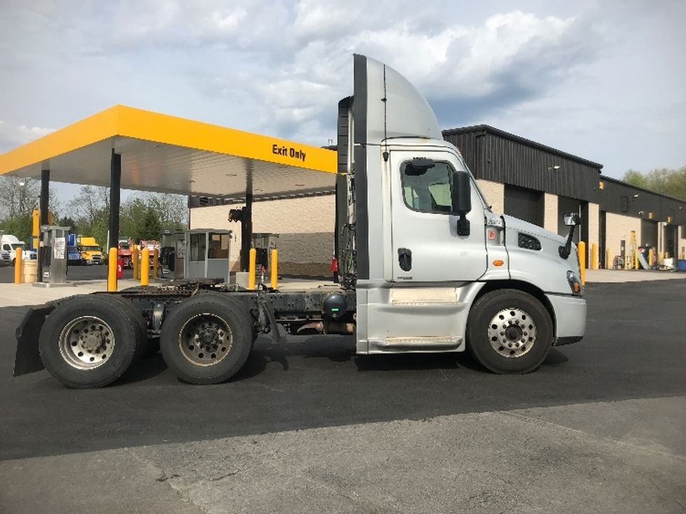 Day Cab Tractor-Heavy Duty Tractors-Freightliner-2020-Cascadia 11364ST-Wilkes Barre-PA-475,438\n\t\tmiles-$ 48,000 - Image 8