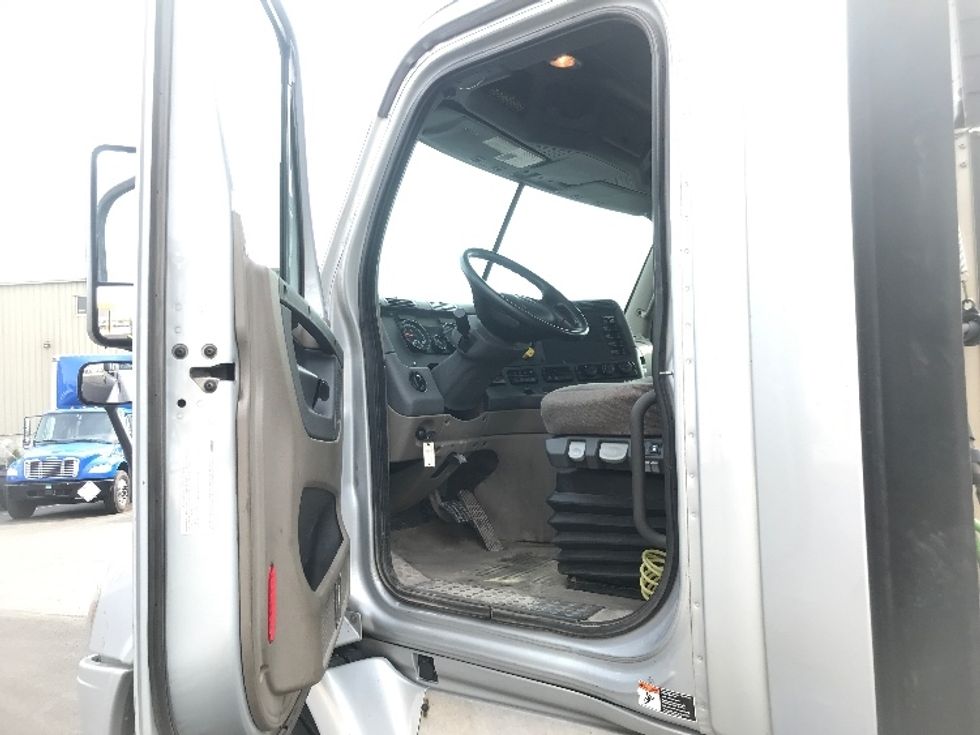 Day Cab Tractor-Heavy Duty Tractors-Freightliner-2020-Cascadia 11364ST-Wilkes Barre-PA-475,438\n\t\tmiles-$ 48,000 - Image 9