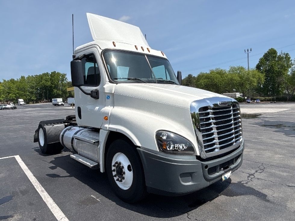 Day Cab Tractor-Heavy Duty Tractors-Freightliner-2020-Cascadia 12542ST-Atlanta-GA-456,204\n\t\tmiles-$ 34,000 - Image 1