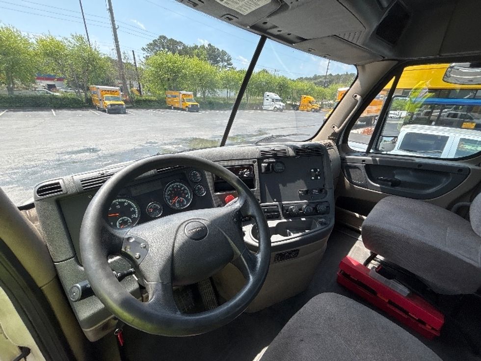 Day Cab Tractor-Heavy Duty Tractors-Freightliner-2020-Cascadia 12542ST-Atlanta-GA-456,204\n\t\tmiles-$ 34,000 - Image 10