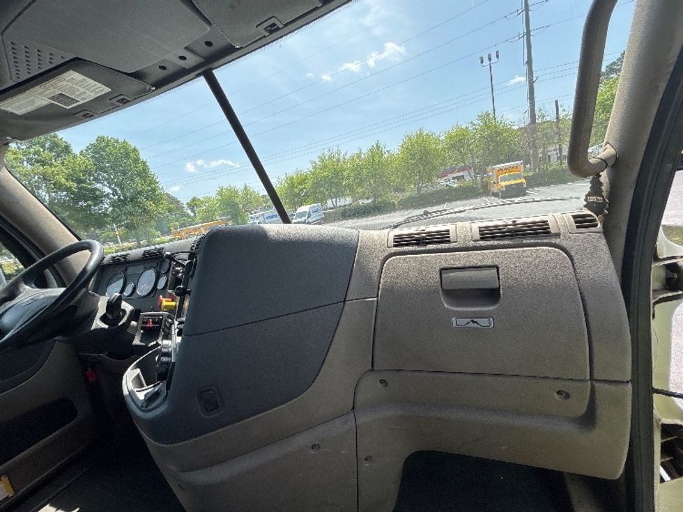Day Cab Tractor-Heavy Duty Tractors-Freightliner-2020-Cascadia 12542ST-Atlanta-GA-456,204\n\t\tmiles-$ 34,000 - Image 13