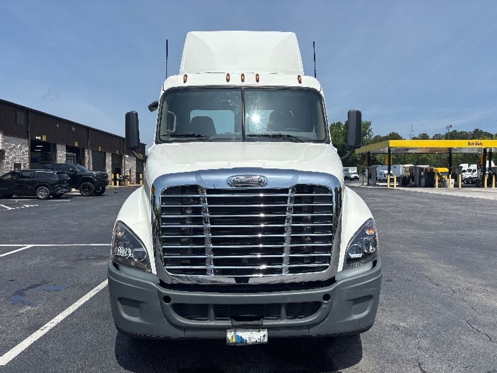 Day Cab Tractor-Heavy Duty Tractors-Freightliner-2020-Cascadia 12542ST-Atlanta-GA-456,204\n\t\tmiles-$ 34,000 - Image 2