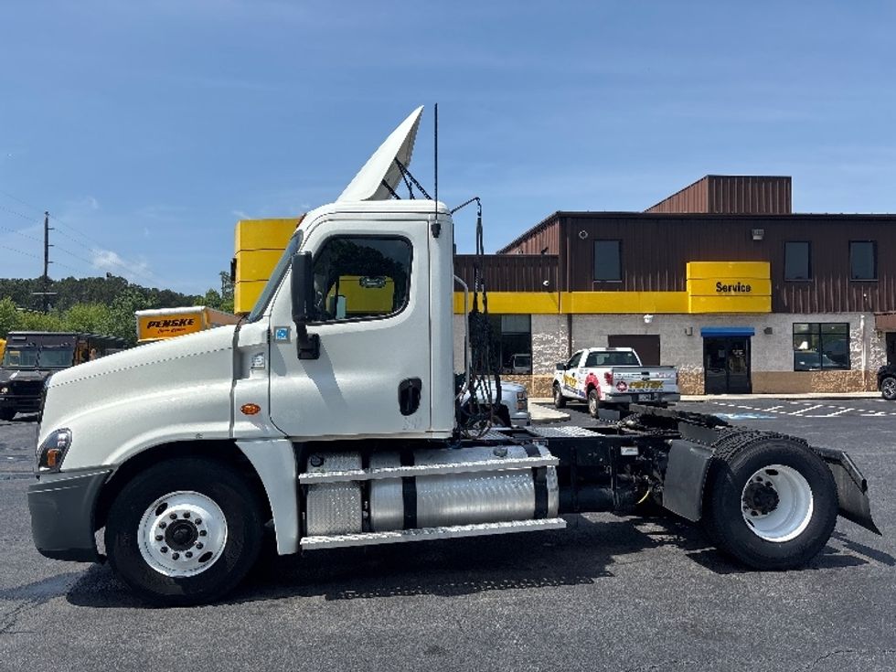 Day Cab Tractor-Heavy Duty Tractors-Freightliner-2020-Cascadia 12542ST-Atlanta-GA-456,204\n\t\tmiles-$ 34,000 - Image 4