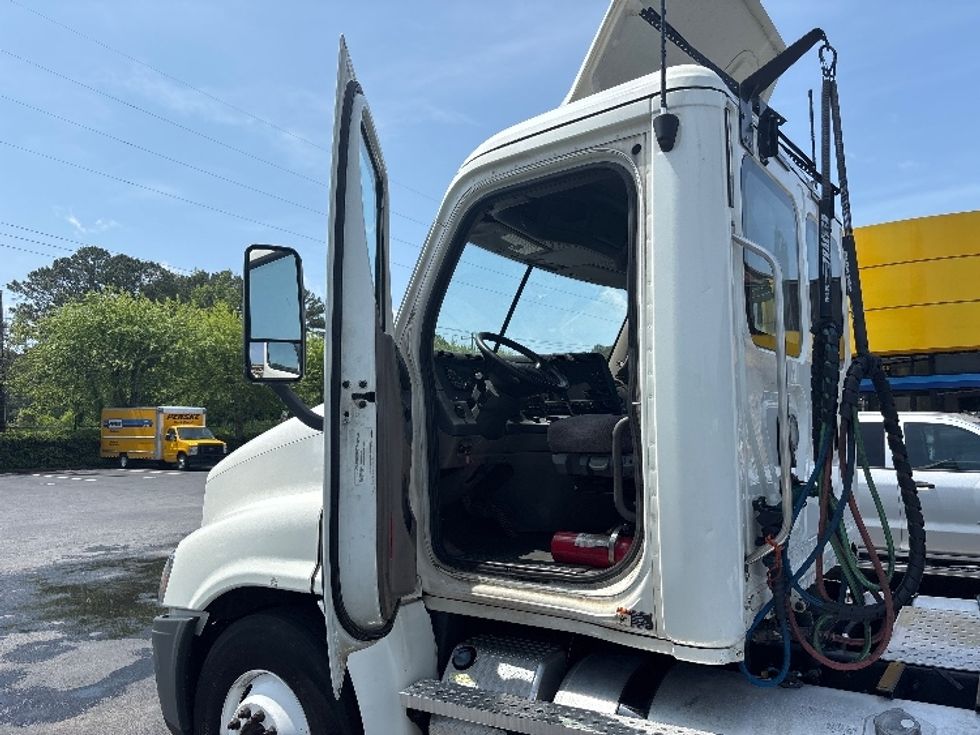 Day Cab Tractor-Heavy Duty Tractors-Freightliner-2020-Cascadia 12542ST-Atlanta-GA-456,204\n\t\tmiles-$ 34,000 - Image 9