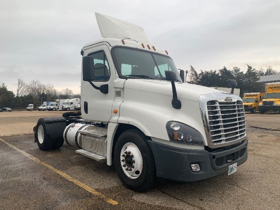Day Cab Tractor-Heavy Duty Tractors-Freightliner-2020-Cascadia 12542ST-Belden-MS-576,432\n\t\tmiles-$ 21,250 - Image 1