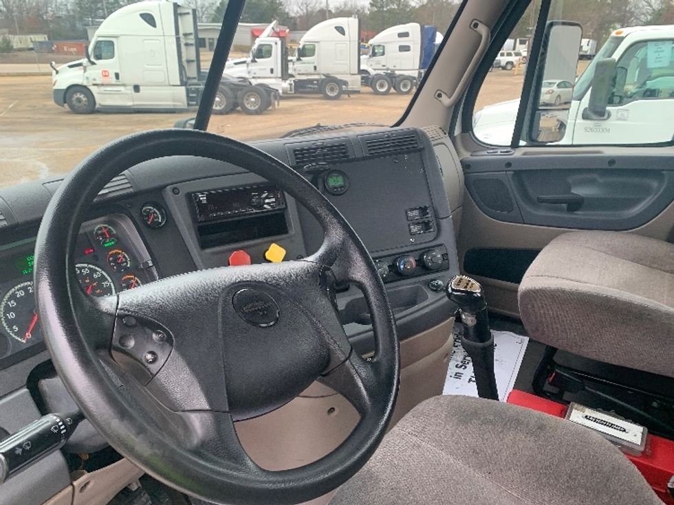 Day Cab Tractor-Heavy Duty Tractors-Freightliner-2020-Cascadia 12542ST-Belden-MS-576,432\n\t\tmiles-$ 21,250 - Image 10