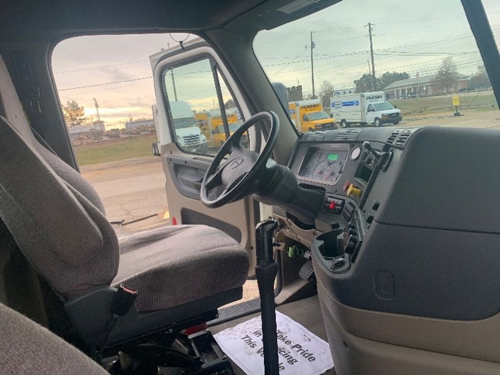 Day Cab Tractor-Heavy Duty Tractors-Freightliner-2020-Cascadia 12542ST-Belden-MS-576,432\n\t\tmiles-$ 21,250 - Image 14