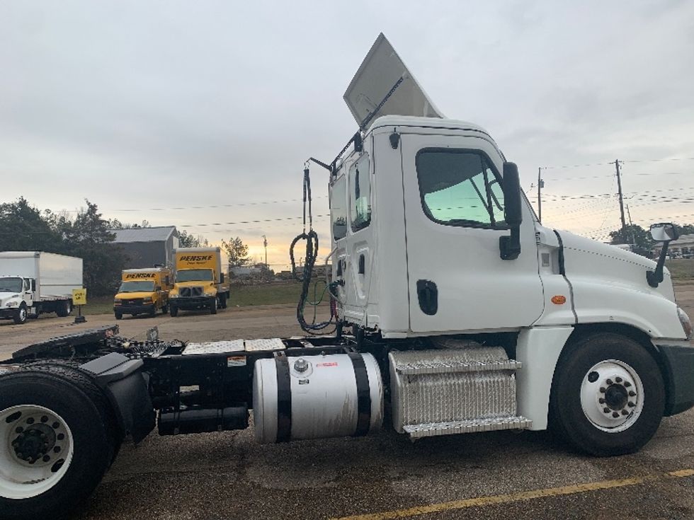 Day Cab Tractor-Heavy Duty Tractors-Freightliner-2020-Cascadia 12542ST-Belden-MS-576,432\n\t\tmiles-$ 21,250 - Image 8