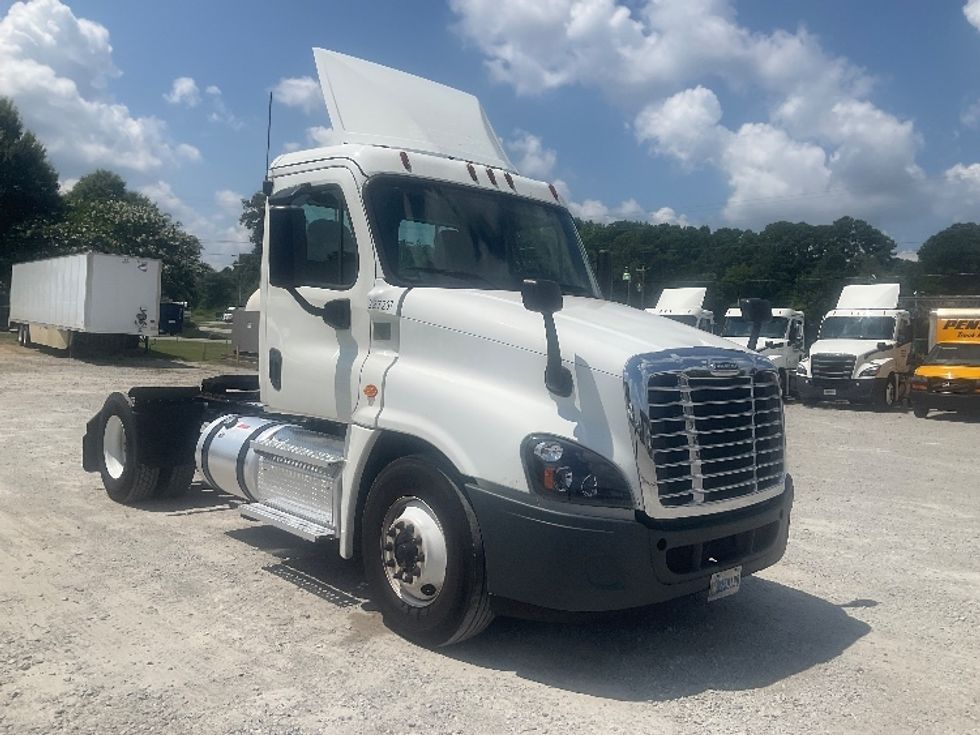 Day Cab Tractor-Heavy Duty Tractors-Freightliner-2020-Cascadia 12542ST-Conyers-GA-171,296\n\t\tmiles-$ 44,750 - Image 1