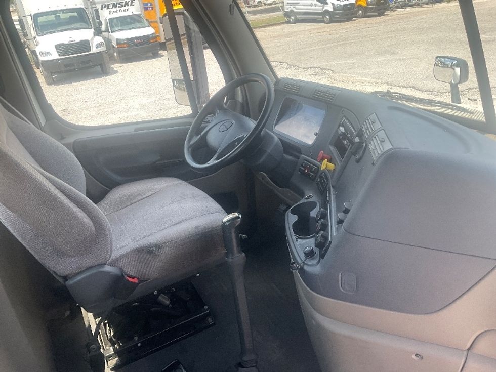 Day Cab Tractor-Heavy Duty Tractors-Freightliner-2020-Cascadia 12542ST-Conyers-GA-171,296\n\t\tmiles-$ 44,750 - Image 14