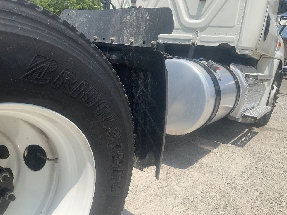 Day Cab Tractor-Heavy Duty Tractors-Freightliner-2020-Cascadia 12542ST-Conyers-GA-171,296\n\t\tmiles-$ 44,750 - Image 17