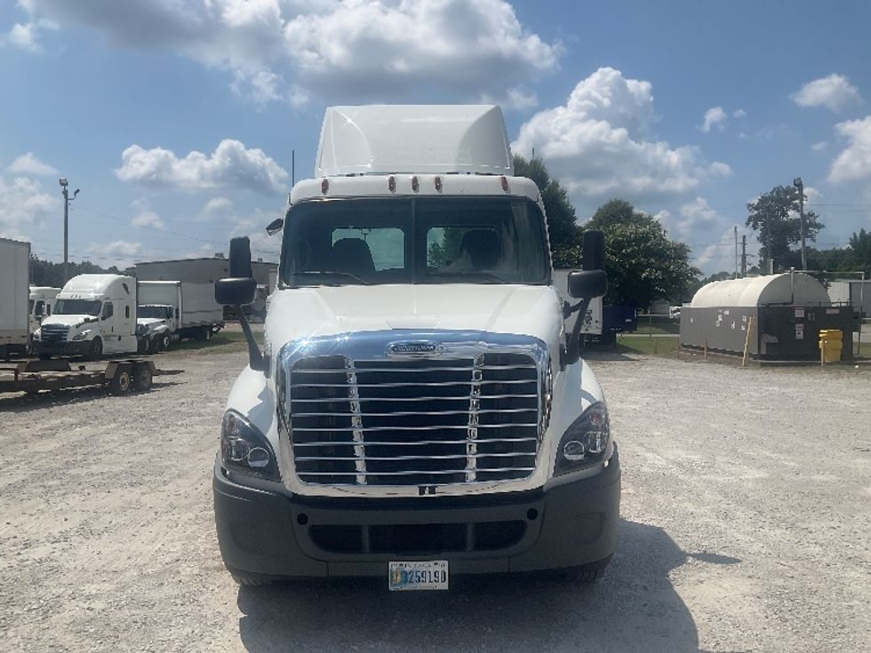 Day Cab Tractor-Heavy Duty Tractors-Freightliner-2020-Cascadia 12542ST-Conyers-GA-171,296\n\t\tmiles-$ 44,750 - Image 2